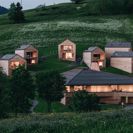 Peterhof Chalet *